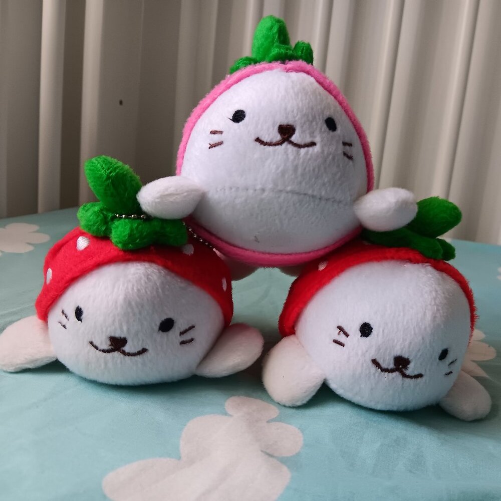 Kawaii stuffed strawberry seal - Red